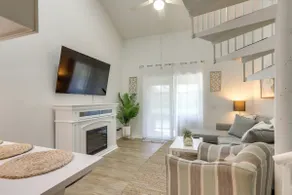 Charming Condo on Lake Erie w/ Community Pool - Image 4
