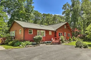 Hike + Ski: Log Cabin in East Stroudsburg! - Image 3