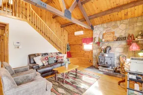 Hike + Ski: Log Cabin in East Stroudsburg! - Image 4