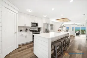 🐚 Silver Beach Retreat | Beachfront | FREE VIP Package | Beach Chair Service - Image 5