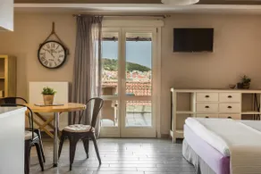 Panoramic Luxurious Penthouse - Image 4