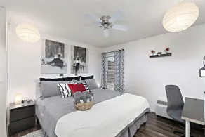 Sinatra Escape King Bed WiFi & Global Match Energy - Image 2