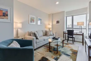 Luxury Apt Near Downtown - Image 4