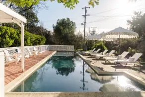 Wine‑Country Luxe: Pool, Fireplace & Deck Views - Image 2