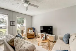 Sunny Daze - Hosted by Moore AI Rentals - Image 4