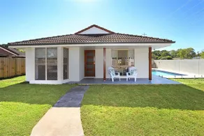 Beautiful Beach House in the Heart of Town - Image 4