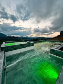 Chalet with heated pool and amazing view - Image 3