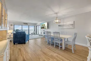 Top-floor direct oceanfront 2/2 with heated pool - Image 3