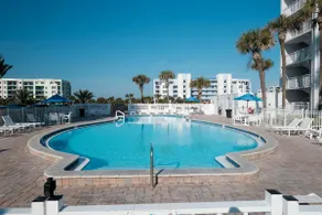 Top-floor direct oceanfront 2/2 with heated pool - Image 5