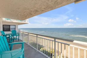 Top-floor direct oceanfront 2/2 with heated pool - Image 2