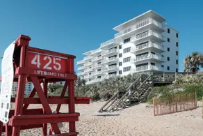 Top-floor direct oceanfront 2/2 with heated pool - Image 4