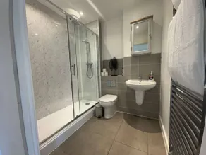 Mycorporateflat Luxury 2 bedroom, 1 bath apartment - Image 5