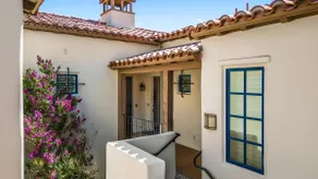 LV112 Delightful Upstairs 1 Bedroom Legacy Villa - Image 2