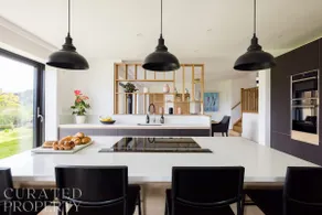Stunning 5 Bedroom Home with Garden & Panoramic Views! - Image 3