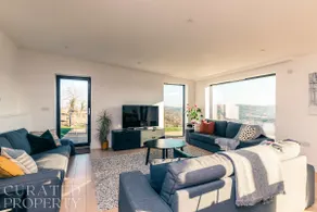 Stunning 5 Bedroom Home with Garden & Panoramic Views! - Image 2