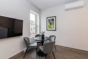 Stylish & Fun 1 Bedroom Apartment in Le Plateau by Den Stays - Image 5