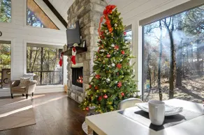 Modern Cabin w/ Hot Tub: 1 Mi from Hochatown! - Image 5