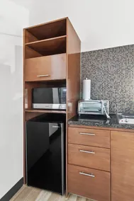 +MS +Accessible Loft Suite +Very Well Located +Highway - Image 3