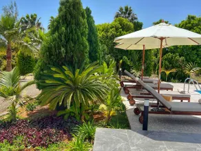Cocoon Luxury Villa In Coral Bay-3 Min To Beach - Image 3