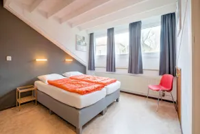 Spacious Group Getaway with Garden - Image 2