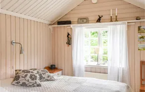 Cozy Home In Henån With Kitchen - Image 5