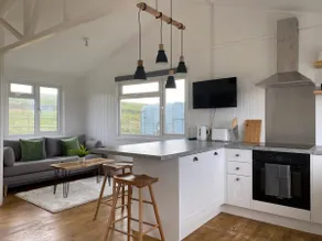Beachfront Chalet with Panoramic Views, Camber San - Image 3