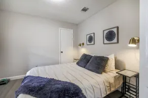 Walk to Apple | 5 Min to Domain 3BR - Image 3