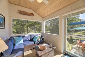 Beaufort Pad w/ Patio: 3 Blocks to Waterfront! - Image 2