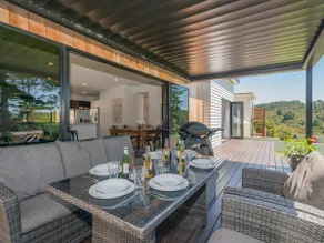 Treetop Bach - Whangamata Holiday Home - Image 5