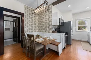 Cheerful 3 Bed 1 Bath Bungalow w/ Cathedral views - Image 3