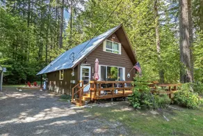 Elk Country Cabin | Wood Stove, BBQ, EV Charger - Image 4