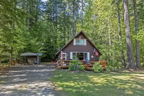 Elk Country Cabin | Wood Stove, BBQ, EV Charger - Image 5