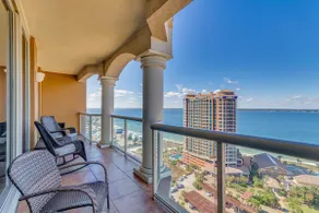 Exquisite Island Condo: Resort Perks & Views! - Image 3