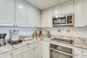 Exquisite Island Condo: Resort Perks & Views! - Image 5