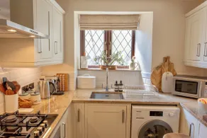 Danes Cottage - Luxury Peak District Retreat - Image 4