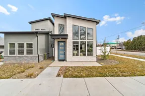 Walk to BSU*2600ft²*HotTub*King*Parking*1000Mbps - Image 4