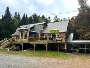 Chalet- Stream, A/C, Hot Tub, min to Lake and Ski - Image 2