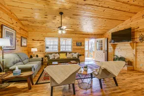 8 Mi to Chattooga River: Pet-Friendly Mtn Cabin - Image 5