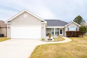 Pet Friendly 3BR | Fenced Yard | Prime WR - Image 3
