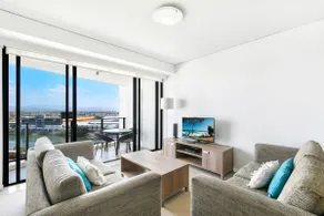 Modern Apartment with Hinterland Views Sierra Grand Broadbeach - Image 3
