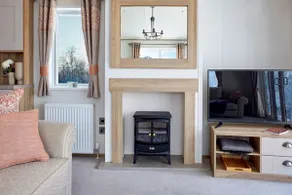 2-Bed Lodge Sleeps 4 - Pet Welcome - Fireplace - Image 4