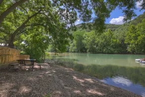Easy Tubing!-Right on the River! - Image 2