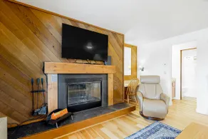 Mountain view condo with a fireplace, WiFi, partia - Image 5