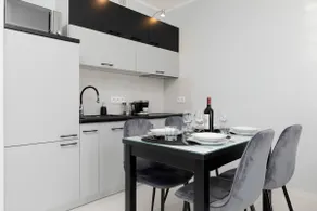 North 18B | Apartment | Home Office | Balcony - Image 4