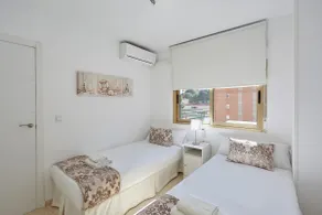 Deluxe apartment with balcony and sea view - Image 5