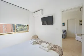 Deluxe apartment with balcony and sea view - Image 3