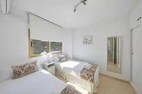 Deluxe apartment with balcony and sea view - Image 4