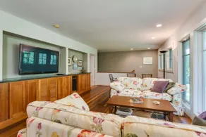 Dog Friendly Cape Cod Loft Near Wineries - Image 3