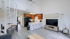 Lovely 2 bedroom condo with pool J3 - Image 2