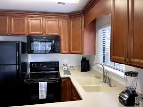 Lovely 2 bedroom condo with pool J3 - Image 5